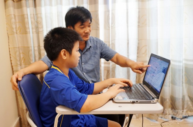 Nền tảng học tập trực tuyến giúp phụ huynh theo sát việc học của con
